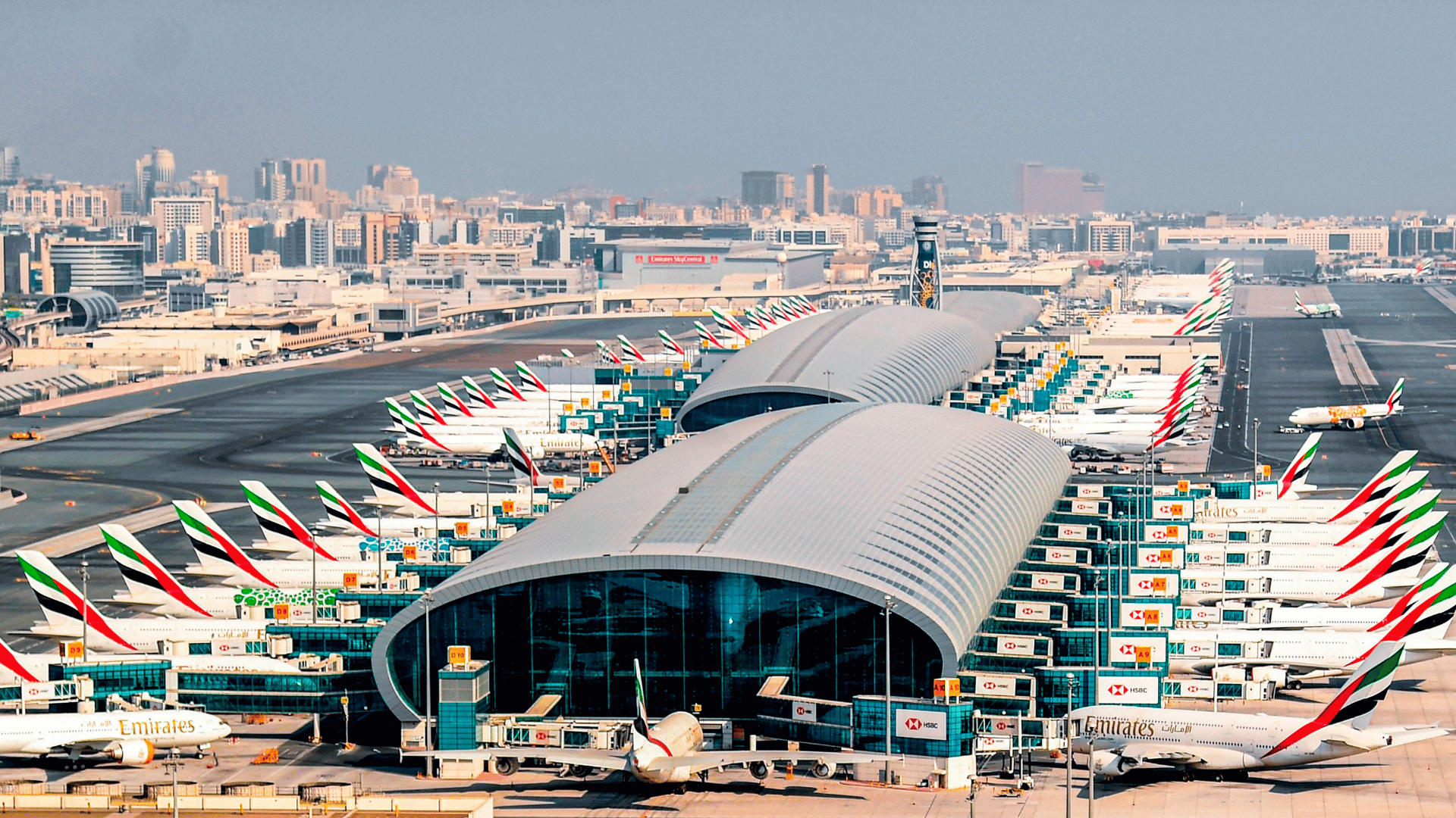 Международный аэропорт Дубай. Аэропорт Дубай (Dubai International Airport). Аэропорт в ОАЭ DXB. Дубай Интернешнл аэропорт. Дубайский аэропорт
